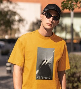 Visual Artistry, A Modern Maverick: Yellow Men's Oversized Tee with Eye-Catching Front Print